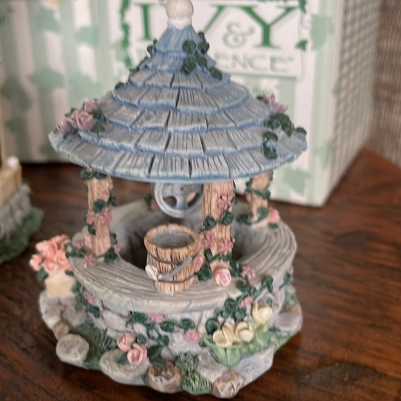 Ivy & Innocence Chapter 1 Parker’s Bed & Breakfast 4 pc - Picture 13 of 15